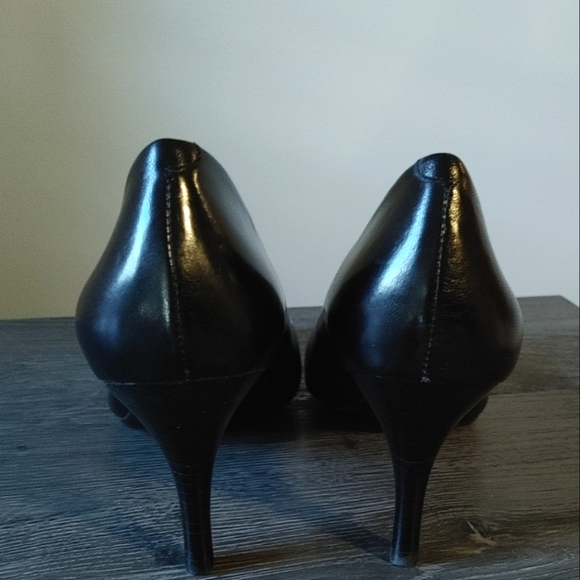 Calvin Klein black heels Size 10 - Picture 4 of 4
